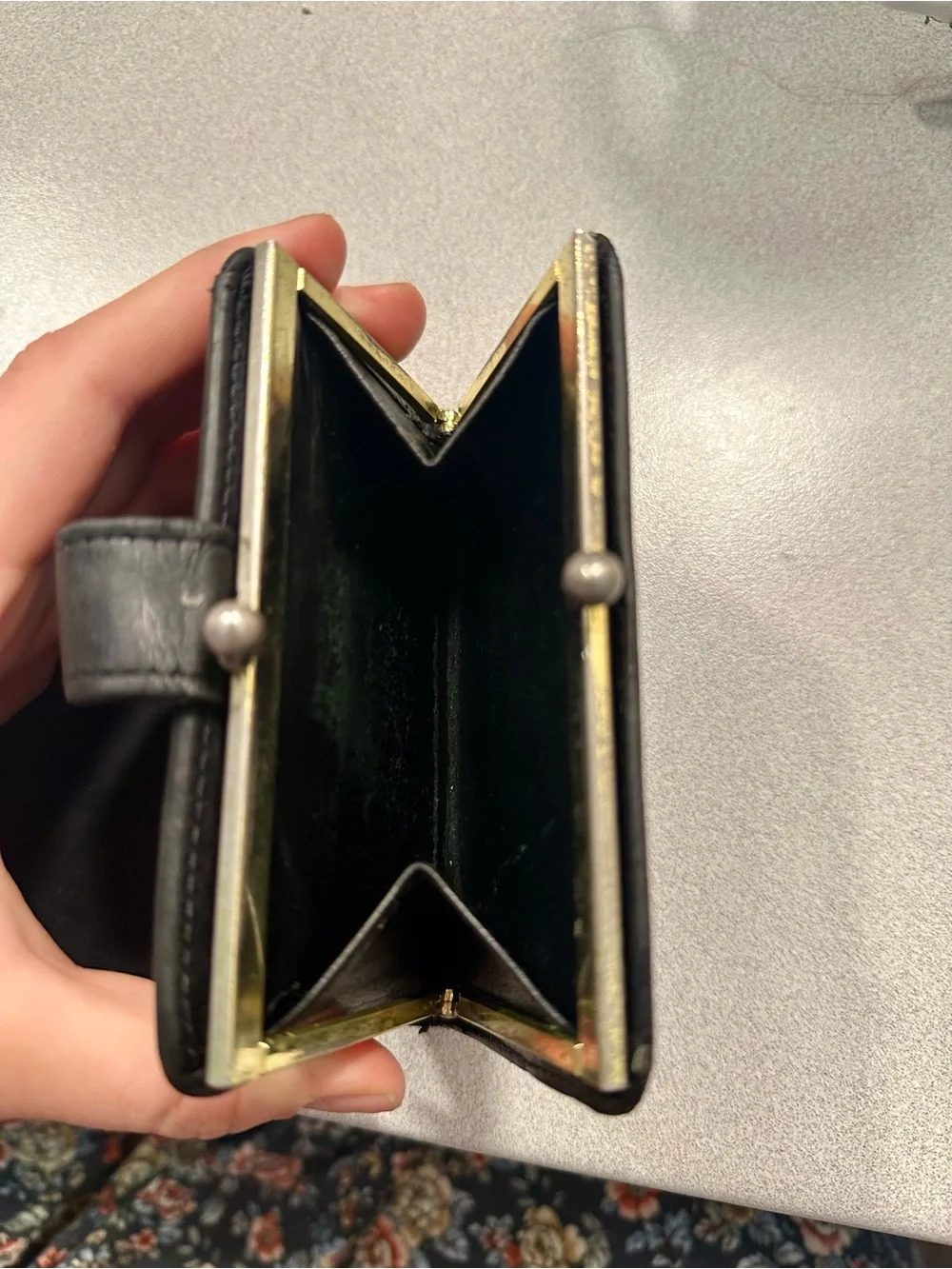Vintage COACH Black Shiny Leather Wallet Bifold Kiss-Lock Snap Coin Compartment